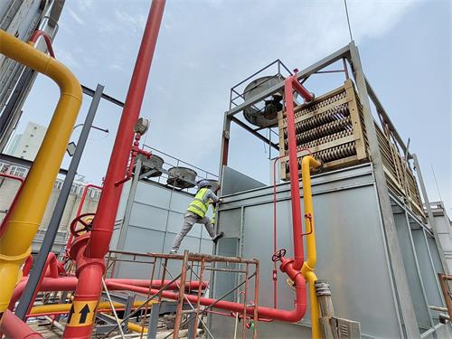 基于芯片水冷和重力熱管技術(shù)的數(shù)據(jù)中心冷卻方法研究